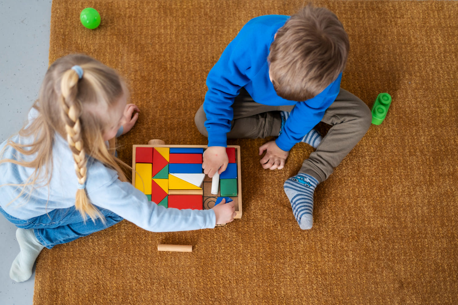 Zabawki na prezent dla dziecka w wieku 2-4 lat – co wybrać?