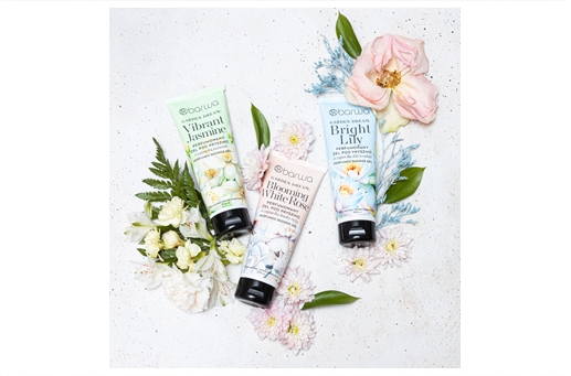 SKÓRA OTULONA KWIATAMI Z GARDEN DREAM OD BARWA COSMETICS